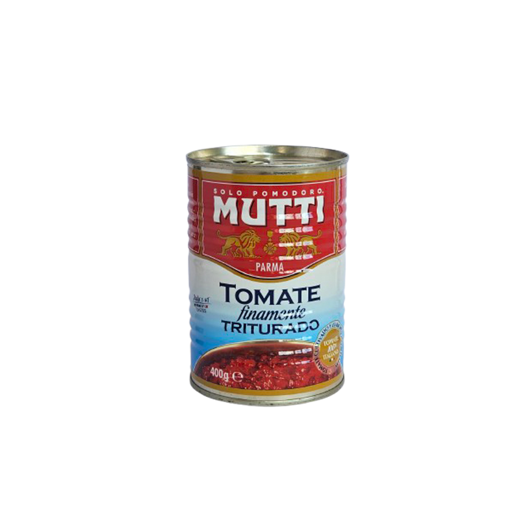 Mutti brand can of finely crushed tomatoes, label reads 'Tomate finamente triturado' with red and blue design on can.