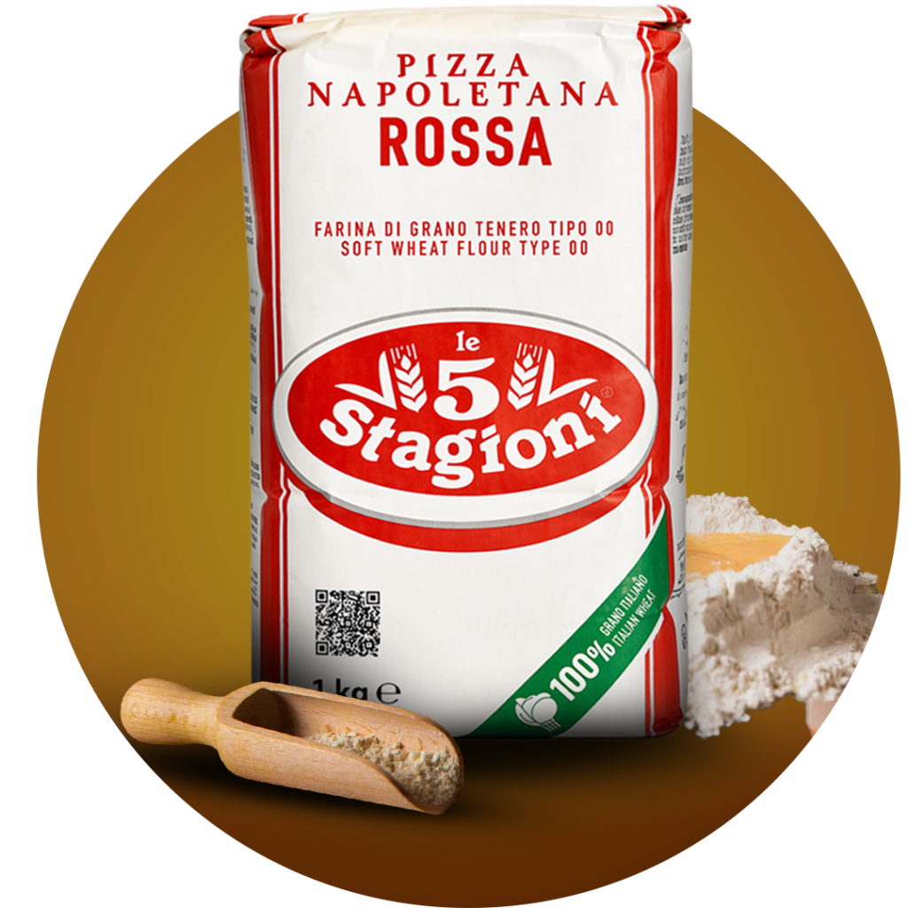 Bag of 1 kg pizza flour labeled '5 Stagioni' with a wooden scoop of flour and a flour pile on a brown gradient background.